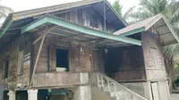 Rumah terduga teroris di Desa Kuapan, Kabupaten Kampar, yang ditangkap Densus 88 Anti Teror pada akhir pekan lalu. (Liputan6.com/M Syukur)