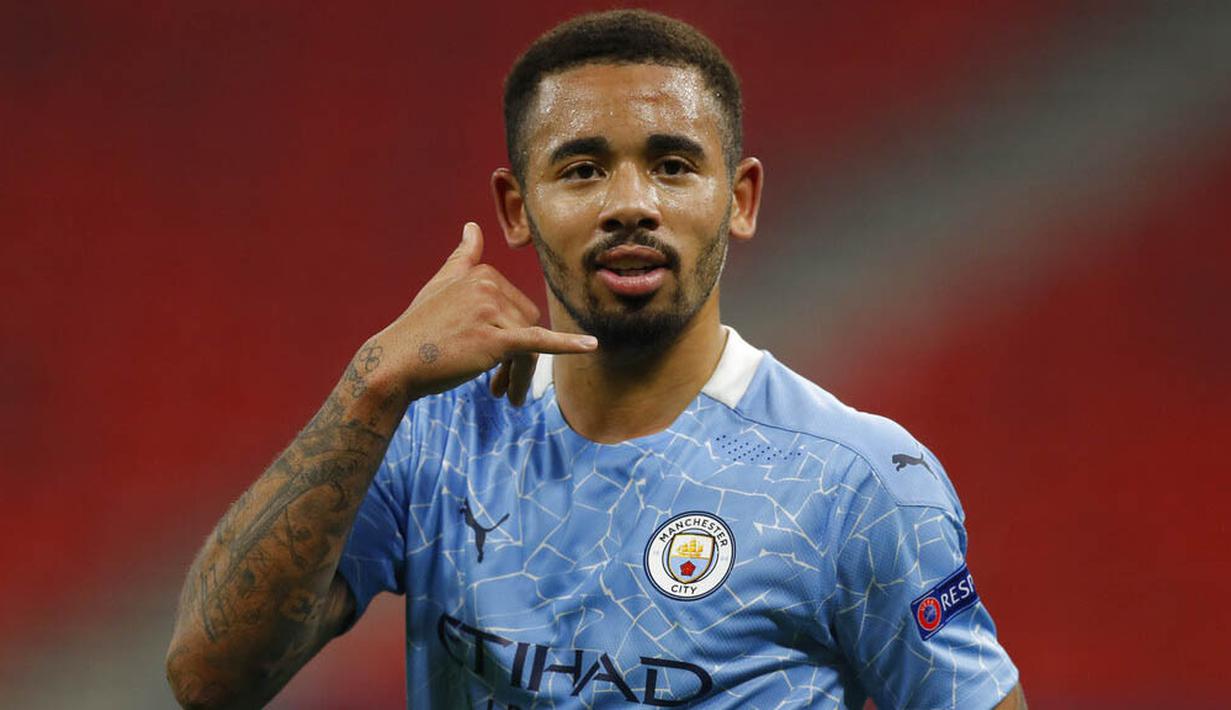 Striker Manchester City, Gabriel Jesus, melakukan selebrasi usai mencetak gol ke gawang Borussia Moenchengladbach pada laga Liga Champions di Puskas Arena, Kamis (25/02/2021). City menang dengan skor 2-0. (AP/Laszlo Balogh)