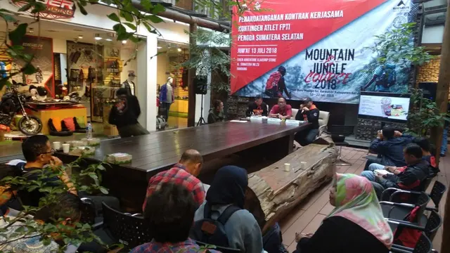 Eiger Ajari Pecinta Alam Kursus Dasar Gunung dan Hutan