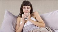Mengonsumsi secangkir teh chamomile atau susu hangat sebelum tidur tak hanya membuat tidur lebih lelap juga bantu menurunkan berat badan. (Foto: techly.com.au)