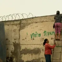 'Wall of Shame', dinding kontroversial yang pisahkan orang kaya dan miskin.