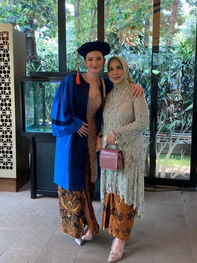 Enzy Storia Setelah Satu Tahun Jadi Istri Diplomat. [@enzystoria]