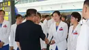 Atlet Korea Utara yang dikepalai Wakil Menteri Olahraga Korea Utara, Won Kil U bersiap meninggalkan bandara internasional Pyongyang, Korut (10/8). Korut akan berpartisipasi dalam Asian Games 2018 di Jakarta dan Palembang, Indonesia. (AP Photo/Cha Song Ho)