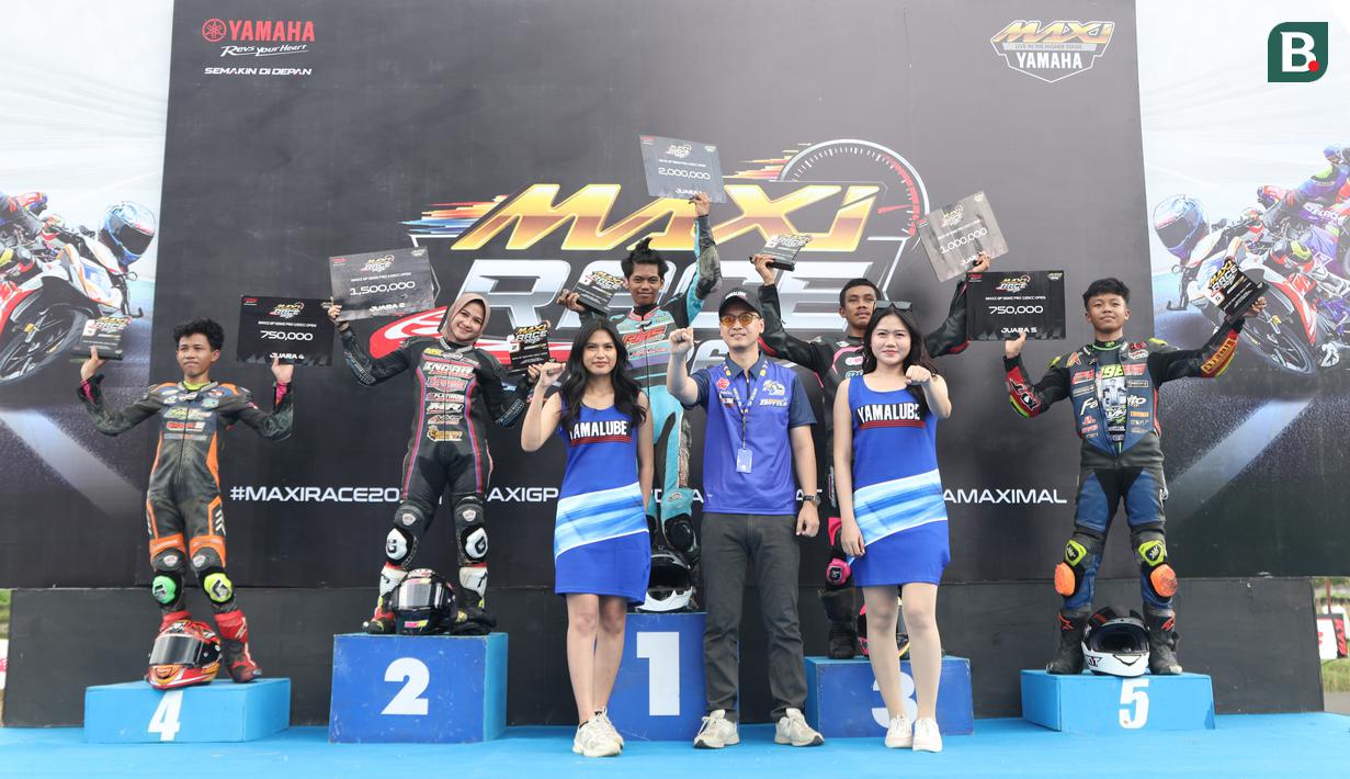 Di balik pencapaiannya, Eca juga mengakui kerap diremehkan saat harus bersaing dengan pembalap pria. Namun, ia memilih untuk tidak terlalu memikirkan hal tersebut dan lebih fokus membuktikan kemampuan di lintasan. (Bola.com/Abdul Aziz)