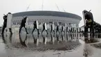 Polisi anti huru-hara berlatih di depan stadion sepak bola yang baru dibangun di Saint Petersburg di Rusia, Selasa (17/4). Polisi tersebut berlatih jelang pertandingan Piala Dunia 2018 yang akan dimulai pada 14 Juni 2018. (AP Photo/Dmitri Lovetsky)