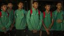 Para pemain Timnas Indonesia U-16 saat tiba di Bandara Soetta, Tangerang, Sabtu (23/9/2017). Timnas U-16 berhasil meraih hasil sempurna pada kualifikasi Piala Asia U-16 di Thailand. (Bola.com/Vitalis Yogi Trisna)