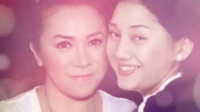 Potret Persahabatan Melly Goeslaw dan Nike Ardilla (sumber: instagram/@melly_goeslaw)