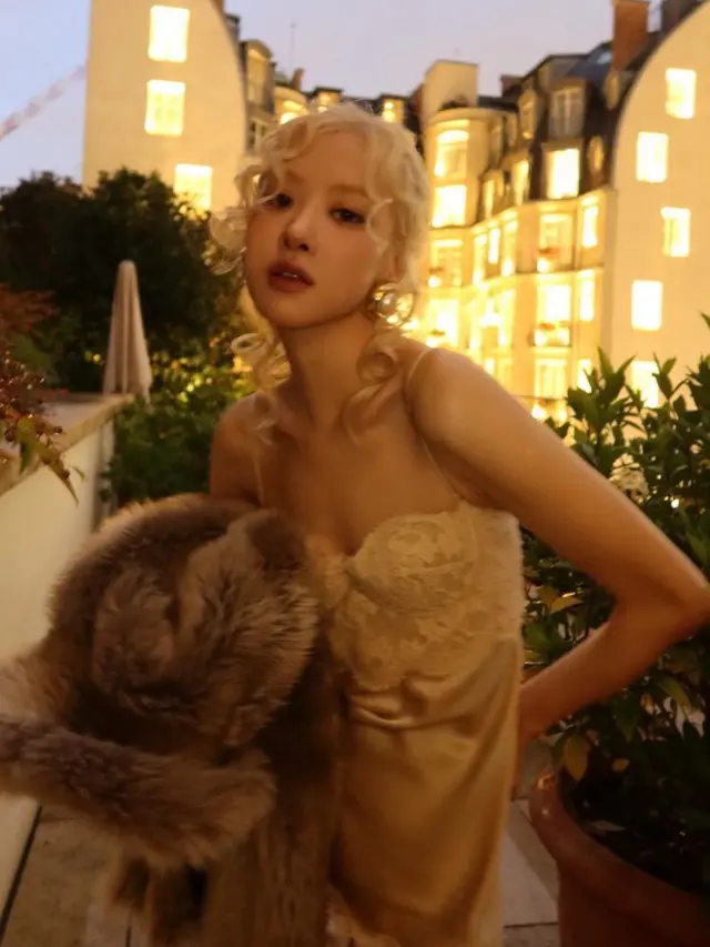 Rose Blackpink di YSL Paris Fashion Week. [@roses_are_rosie]