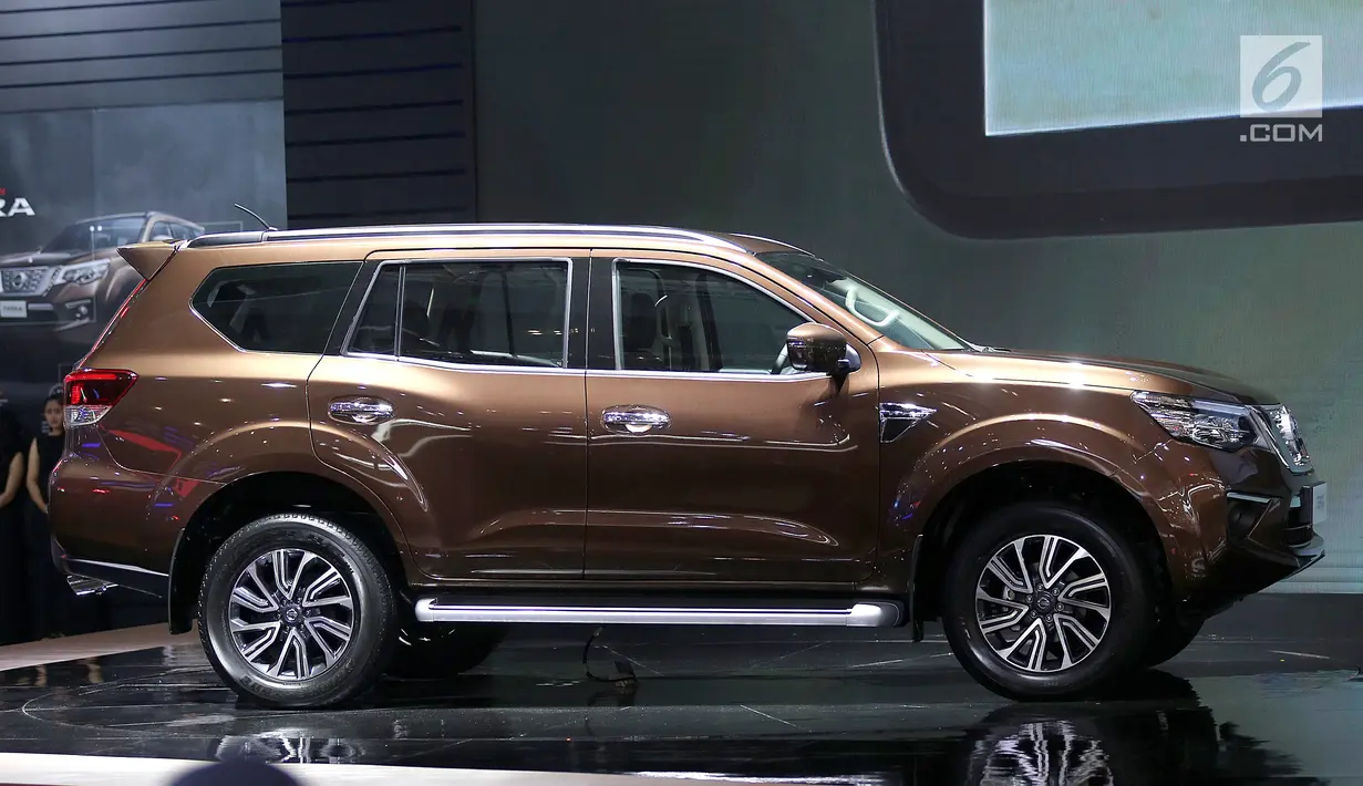 Mobil Nissan Terra ditampilkan di  Gaikindo Indonesia International Auto Show (GIIAS) 2018 di ICE BSD, Tangsel Kamis (2/8). Nissan Terra versi Indonesia menggunakan mesin YD25 2.500cc. (Liputan6.com/Fery Pradolo)