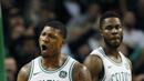Ekspresi pemain Boston Celtics, Marcus Smart (36) saat melakukan pelanggaran terhadap pemain Utah Jazz pada lanjutan NBA basketball game di TD Garden, Boston, (15/12/2017). Utah Jazz menang 107-95. (AP/Michael Dwyer)