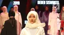 Model berjalan mengenakan busana muslim saat pembukaan Muffest 2018, Jakarta, Kamis (19/4). Selain fashion show, Muffest menyajikan pameran 200 merek fashion muslim yang berlangsung mulai 19 April hingga 22 April 2018. (Liputan6.com/Immanuel Antonius)