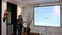 Menteri Luar Negeri RI Retno Marsudi saat meresmikan layanan E-Konsuler di KBRI London (13/7/2017) (dokumentasi Kemlu RI/KBRI London)