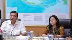 Menko Polhukam Luhut Pandjaitan (kiri) dan Menko PMK Puan Maharahani menggelar rapat koordinasi tingkat menteri di Kantor Kemenko Polhukam, Jakarta, Selasa (3/11). Rapat tersebut terkait evaluasi penanganan kabut asap. (Liputan6.com/Faizal Fanani)