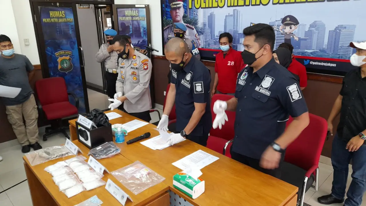 Polres Metro Jakarta Pusat mengungkap jaringan narkoba.
