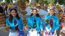 Orang-orang yang mengenakan kostum tradisional ambil bagian dalam pameran pertanian di Minsk, Belarus, 26 September 2020. Berbagai pameran pertanian digelar di seluruh Belarus untuk merayakan panen musim gugur. (Xinhua/Henadz Zhinkov)