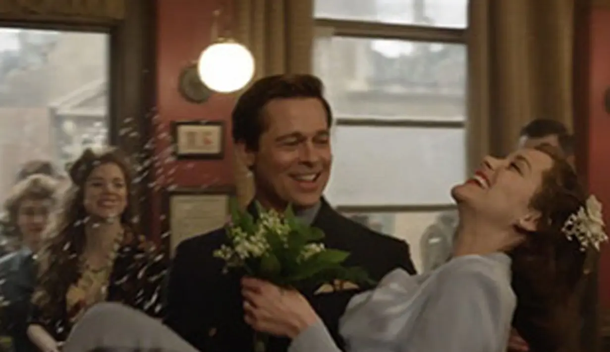 Banyak yang berkomentar jika keduanya tampak mesra saat berlenggang di karpet merah pada 9 November lalu. Seorang sumber mengatakan bahasa tubuh mereka menunjukan sebagai sepasang sahabat. (doc.Hollywoodlife.com)