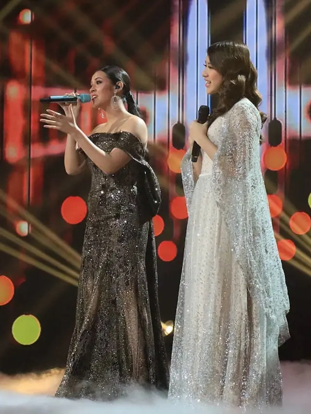 Sempat Kaget Bakal Duet Bareng, Ini 5 Potret Tiara Idol dan Raisa di Atas Panggung