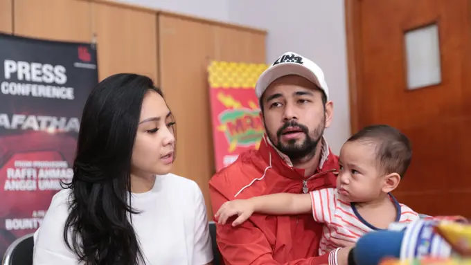 [Bintang] Raffi Ahmad, Nagita Slavina, dan Rafathar