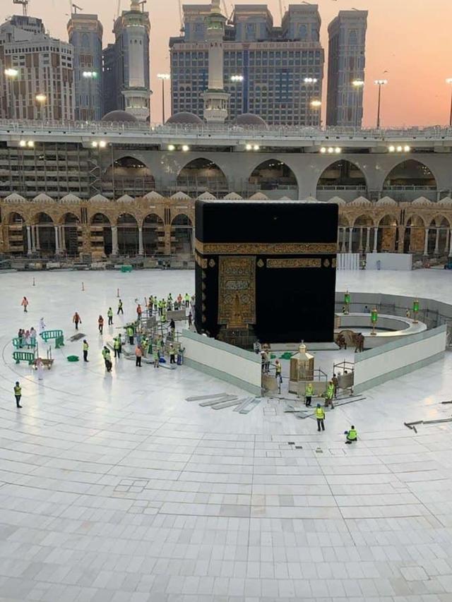 Ditutup Sementara Akibat Virus Corona, Ini 6 Potret Ka'bah Tampak Sepi