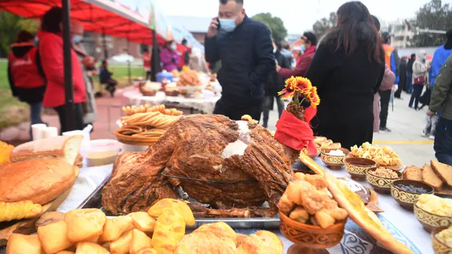 Menikmati Berbagai Makanan Lezat Selama Libur Hari Nasional China