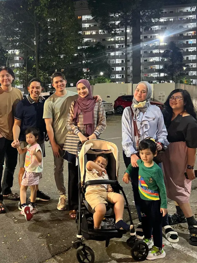 Zaskia Sungkar tak sengaja ketemu teman artis saat di Singapura (Foto: Instagram zaskiasungkar15)