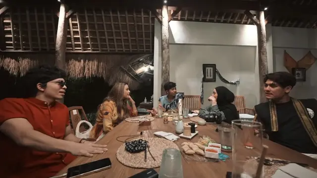 Atta Halilintar, Aurel Hermansyah, Rizky Billar, dan Lesti Kejora. (Foto: YouTube Atta Halilintar)