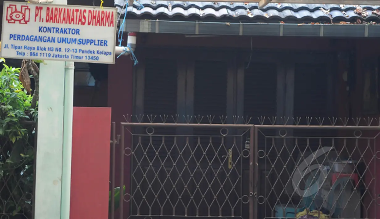 PT Barkanatas Dharma, salah satu CV pemenang tender pengadaan UPS SMAN 2 tersebut, beralamat di sebuah rumah tak berpenghuni di Pondok Kelapa, Jakarta Timur. Foto diambil pada Minggu (1/3/2015). (Liputan6.com/Herman Zakharia)