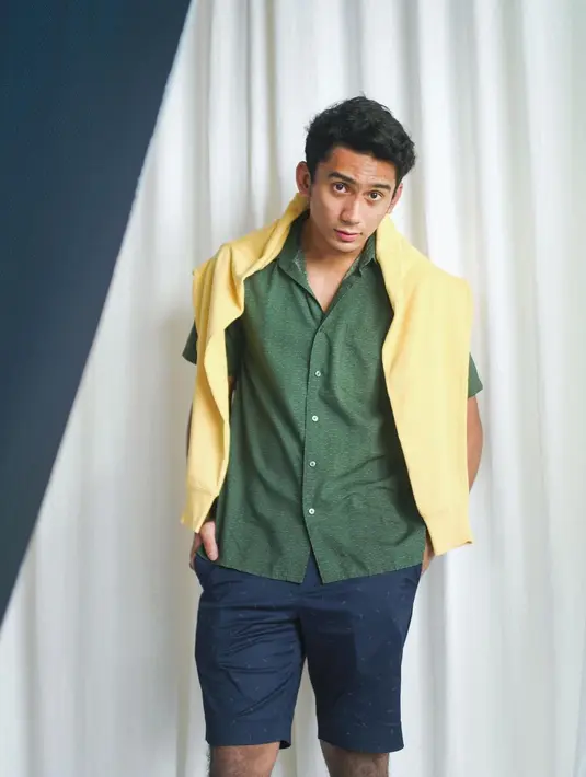 Kini Daffa Wardhanasudah terlibat di banyak proyek yang ternama. Akankah pria 23 tahun itu bisa menyamai nama besar ibunya, Marini Zumarnis yang merupakan artis senior Tanah Air? (FOTO: instagram.com/daffawardhana/)