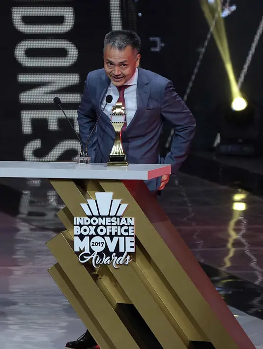 Lain halnya, Chew Kim Wah menang sebagai Pemeran Pendukung Pria Terbaik justru merasa bingung dan gugup saat menerima piala. Namun ia berencana untuk terus bergabung di dunia perfilman Indonesia. (Deki Prayoga/Bintang.com)