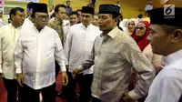 Ketua Umum Partai Hanura Oesman Sapta Odang dan Ketua Dewan Pembina Hanura sekaligus Menko Polhukam Wiranto di acara Buka Bersama Partai Hanura di Jakarta, Jumat (16/6). (Liputan6.com/Johan Tallo)