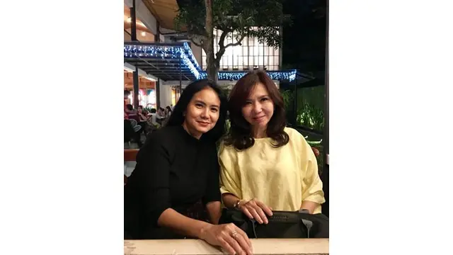 Saat bersama, Ibunda Jojo dan Ibunda Clairine Clay terlihat begitu kompak.