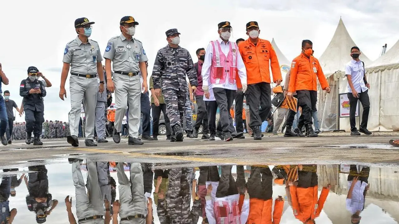 Menteri Perhubungan mengunjungi lokasi yang diduga jatuhnya pesawat Sriwijaya Air SJ182