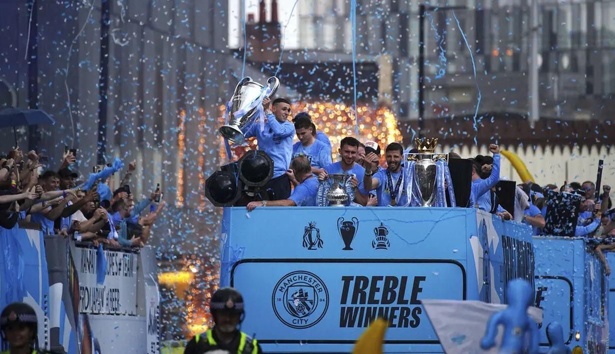 <p>Dua hari setelah memenangkan Liga Champions, Manchester City langsung menggelar parade. (Peter Byrne/PA via AP)</p>