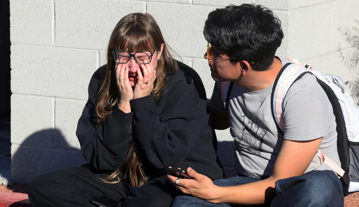 Mahasiswa dan profesor di kampus berpopulasi 30.000 orang itu membarikade diri mereka di dalam ruang kelas dan kamar asrama. (K.M. Cannon/Las Vegas Review-Journal via AP)