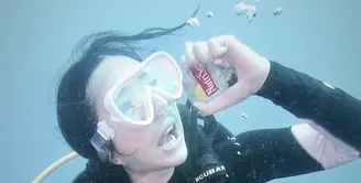 Tampilan Gisella Anastasia saat Diving