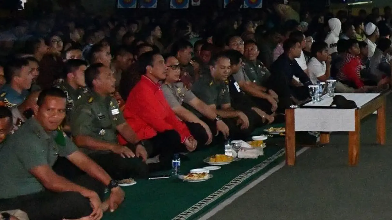 Bersama Warga Bogor, Jokowi Nonton Bareng Film G30S PKI