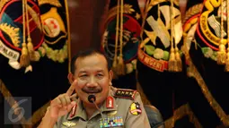 Kapolri, Jenderal Pol Badrodin Haiti (tengah) memberikan keterangan terkait pengungkapan kasus teror Jakarta di Mabes Polri, Jakarta, Jumat (22/1/2016). Kapolri mengungkap barang bukti hasil pengembangan kasus teror. (Liputan6.com/Helmi Fithriansyah)