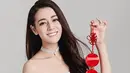 Dilraba Dilmurat sendiri merupakan lulusan Shanghai Theatre Academy. Unversitas ini terkenal dengan mencetak banyak alumni di kalangan artis Cina. (Foto: instagram.com/dear_dlrb)