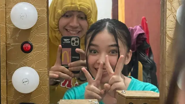 Syuting Film Bareng, Ini 6 Potret Kedekatan Dimas Ahmad dan Anneth Delliecia