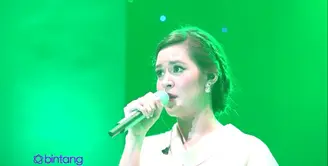 Selamat Sahur untuk pembaca Bintang.com, biar enggak ngantuk simak penampilan Raisa di Jakarta Fair Kemayoran 2015, menyanyikan lagu All About That Bass milik Meghan Trainor.