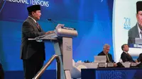 Menteri Pertahanan (Menhan) Prabowo Subianto saat menghadiri forum International Institute for Strategic Studies (IISS) Shangri-La Dialogue 2023 di Singapura, Sabtu (3/6/2023). (Merdeka.com/Muhammad Genantan Saputra)