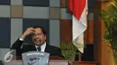 Menko Kemaritiman yang baru Rizal Ramli (kiri) memberikan sambutan saat sertijab menteri di gedung BPPT, Jakarta, Kamis (13/8/15). Rizal resmi menggantikan Indroyono Soesilo sebagai Menko Kemaritiman. (Liputan6.com/Herman Zakharia)