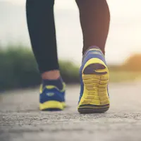 Karena kemudahannya tersebut, banyak orang seringkali tidak menyadari manfaat dari berjalan kaki.[Dok/freepik.com/jcomp]