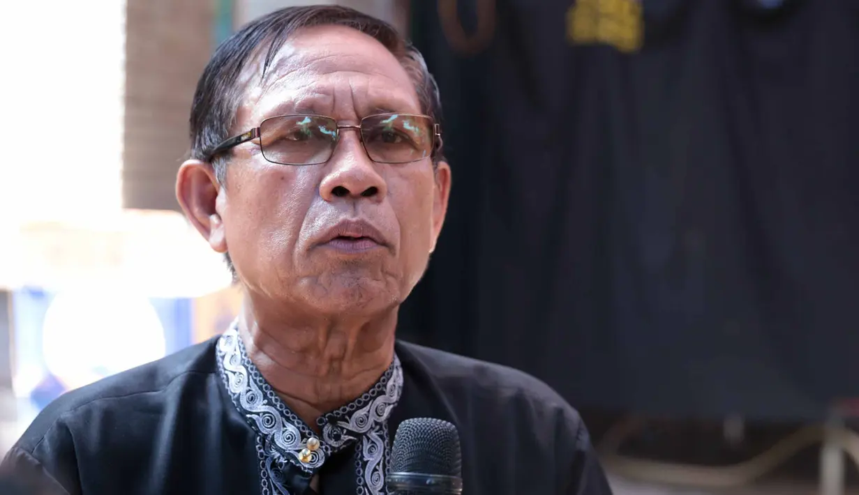 "Dia itu orang baik, suka membantu orang sakit juga. Saya dapat info dia wafat tadi dari anaknya sekitar pukul 23.00 WIB, sekarang disemayamkan di rumah duka," jelas Tarzan. (Deki Prayoga/Bintang.com)