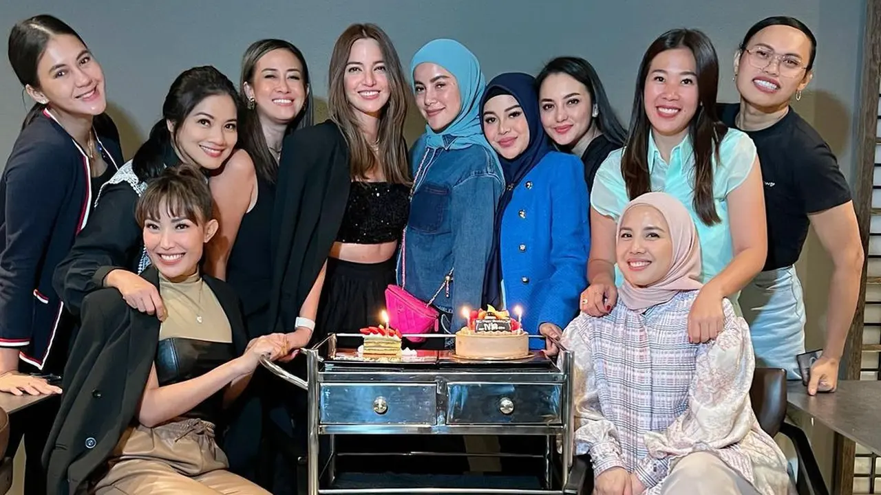 Titi Kamal kumpul bareng Geng Cendol di resto milik ayu Dewi (Foto: Instagram titi_kamall)