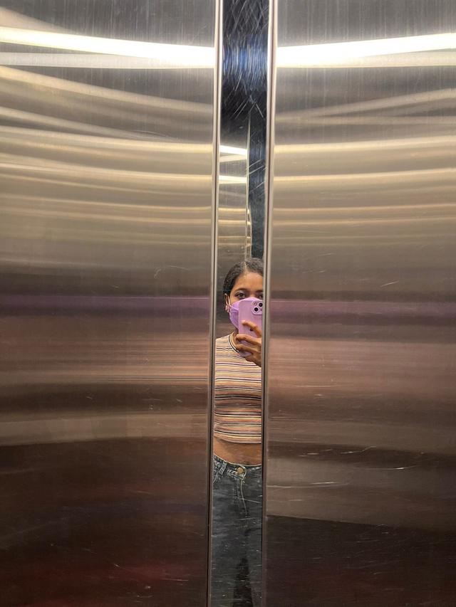 5 Editan Foto Kocak Netizen Saat Naik Lift Ini Bikin Senyum