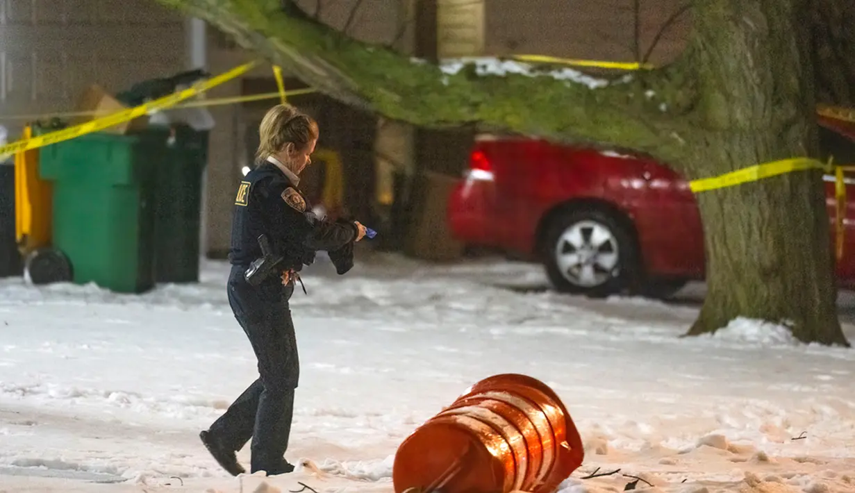 Namun ketujuh korban tewas diyakini merupakan satu keluarga yang sama. (Tyler Pasciak LaRiviere/Chicago Sun-Times via AP)