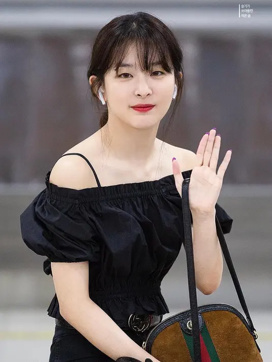 Walaupun sekarang sudah sukses dengan Red Velvet, akan tetapi idol   kelahiran 10 Februari 1994 ini ternyata pernah merasa pesimis. Dan ia tak   yakin debut karena merasa tidak bisa bernyanyi. (Foto: instagram.com/seulgiredvelvet)