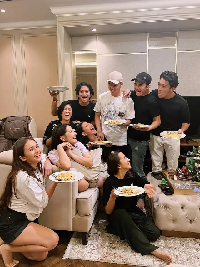 Genap 26 Tahun, Ini 7 Momen Kejutan Ulang Tahun Prilly Latuconsina