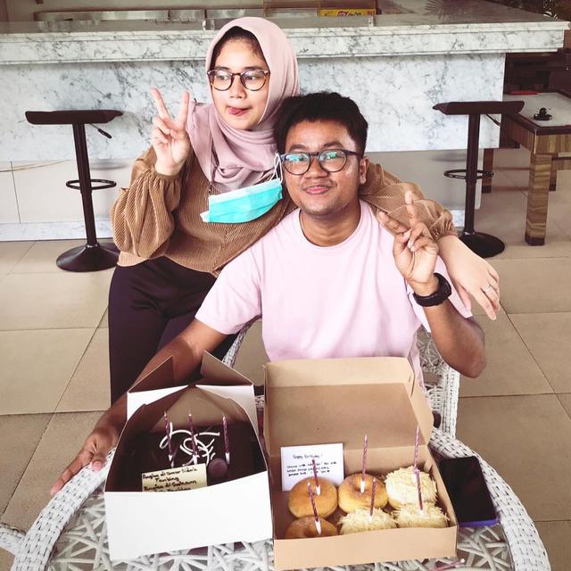 Jarang Tersorot, Ini 6 Potret Kebersamaan Yudha Keling dan Kekasihnya